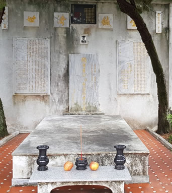 Master-Tungs-grave-Yang-Ming-Mountain-in-Taipei Master Tung's Grave Yang Ming Mountain in Taipei